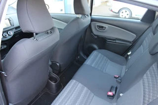 Toyota Yaris 1.3 VVT-I ASPIRATION Navigatie / Trekhaak / Cruise control / 20