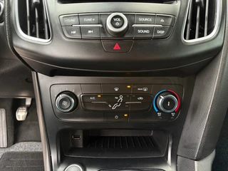 Ford Focus Wagon 1.0 ST-Line Cruise Navi Airco Carplay / 37