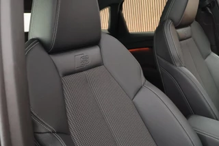 Audi Q4 Sportback e-tron 40 S edition 77 kWh SOH 93% Trekhaak Camera HUD Sonos Panoramadak Stoelverwarming Navigatie S-Line / 50