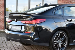 BMW 2 Serie Gran Coupé 218i M-Sport  Shadowline Trekhaak 18inch Live-cockpit Sfeerverlichting / 23