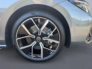 Volkswagen Passat Variant 1.5 eHybrid R-Line Edition 272pk / 5 JR Garantie / Pano / Leer / Trekhaak / H-K / Hud / Keyless / 360 / 11