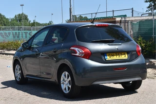 Peugeot 208 1.2 PureTech Style  | NL-Auto | Navi | Cruise Control | Airco | Bluetooth | Park.sensoren | LM-Velgen | NAP / 26