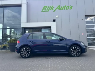 Volkswagen Golf TSI * Panoramadak * Camera * Navigatie * Massage Stoel / 19