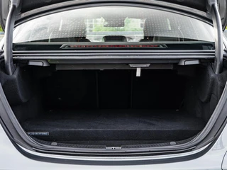 Mercedes-Benz E-klasse 350 e Lease Edition | Luchtvering | LED | Navigatie | Sfeerverlichting | Camera | Apple CarPlay/Android Auto | Stoelverwarming | Dealeronderhouden / 40