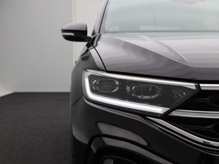 Volkswagen T-Roc 1.5 TSi R-Line Business 150 Pk Automaat | Trekhaak | Carplay | Virtual Cockpit | Adaptive Cruise | Keyless | Elektrische Achterklep | 18 Inch / 11