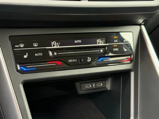 Volkswagen Polo 1.0 TSI Life Climate | Lichtmetalen velgen | Stoelverwarming | Carplay | Navi | Extra getint glas | Rijklaar incl. garantie / 20