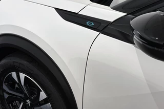Peugeot e-2008 EV GT 50 kWh Achteruitrijcamera Apple Carplay Dodehoek LED Koplampen / 35
