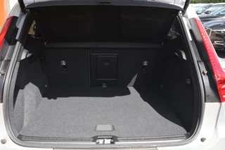 Volvo XC40 T4 Recharge Core Bright | Stoelverwarming | Trekhaak | Parkeercamera  | Keyless / 16