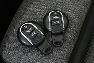 MINI Countryman 1.5 Cooper S E ALL4 Panoramadak Harman Kardon Head-Up Stoelverwarming / 42