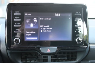 Toyota Yaris 1.5 HYB. ACTIVE Automaat / Camera / Cruise control / Dab radio / Apple carp. / 34