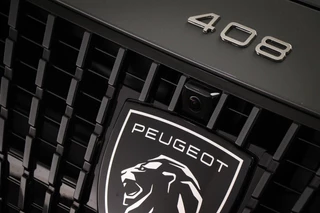 Peugeot e-408 GT 58 kWh | NIEUW | PANORAMADAK | STUURVERWARMING | MASSAGE | DAB | APPLE | 360 CAMERA / 21