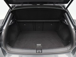 Volkswagen T-Roc 1.5 TSi 150 Pk Automaat Sport Business R-Line | Black Style | Camera | Stoelverwarming | Adaptive Cruise | Navigatie | CarPlay | Climatronic | 18 Inch | 89.335 Km !! / 16