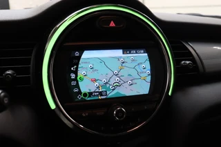 MINI Cooper Hatchback Business 3 deurs  / Navigatiesysteem / Airconditioning / Cruise Control / Bluetooth / Audio / 15 Inch / Elektrisch Pakket / 20