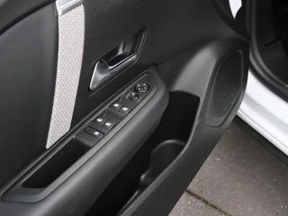 Citroen C4 1.2 Puretech Feel Pack | AUT. | LEDER | 360° CAMERA | STOEL/STUURVERW. | APPLE CARPLAY | CRUISE | NAVI | / 17