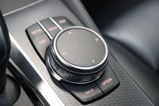 BMW 5 Serie Touring 520i High Executive M Sport Pakket Automaat  / Trekhaak / Panoramadak / Stoelverwarming / Nappa Leder / Comfortstoelen / Achteruitrijcamera / Apple Carplay / Driving Assistant / Cruise Control / Navigatie Professional / Adaptief Onderstel / 26