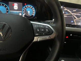Volkswagen Golf 1.0 TSI 110pk Life Sfeerverlichting Navigatie Camera App-Connect / 22