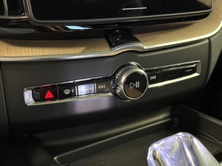 Volvo XC60 2.0 T8 Plug-in hybrid AWD Ultra Dark / 38