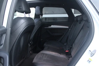 Audi Q5 55 TFSI e 367pk Quattro Competition | Pano | 21'' | Camera / 22