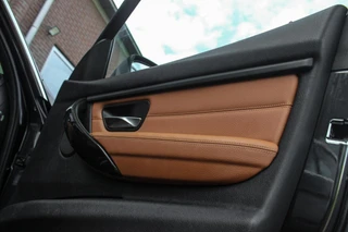 BMW 3-serie 316i Executive | Luxury Line | Sportstuur | Cruise control | Sportstoelen | Stoelverwarming | Climate control | Navigatie | Bluetooth | Regensensor | Lichtpakket | 18 inch | PDC / 32