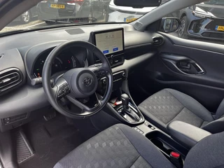Toyota Yaris 1.5 Hybrid 115 Dynamic LM-VELGEN 16'' APPLE/ANDROID LED NAVI KEYLESS CAMERA CLIMATE PRIVACY GLASS NL-AUTO / 2