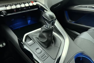 Peugeot 3008 1.2T 130pk GT | Achteruitrijcamera | Parkeersensoren V+A | Cruise & Climate control | Navi | Apple Carplay / Android Auto / 29