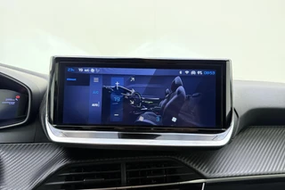 Peugeot 208 1.2 Hybrid 110 e-DCS6 Allure | Parkeersensoren | Appel Carplay/Android Auto draadloos | Climate Control | Cruise Control | Privacy Glass / 23
