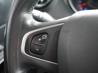 Renault Captur 0.9 TCe Xmod | Lederen bekleding | Stoelverwarming | Trekhaak | Keyless entry en start | Climate control | Navigatie | Extra getint glas | Regensensor / 21