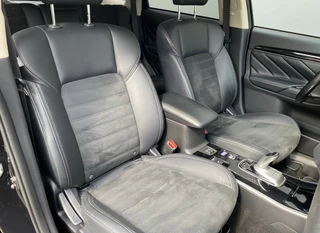 Mitsubishi Outlander 2.4 PHEV Intense+ 4WD 225 pk AUT. | 1e eigenaar | navigatie | trekhaak | elektr. v. stoel | carplay | alcantara / 20