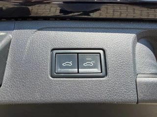Volkswagen Passat Variant 1.4 TSI PHEV GTE * AUTOMAAT * Parkeercamera * Massage * Keyless * / 12