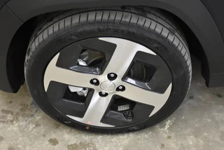 HYUNDAI Inster 49 kWh 115pk Evolve Sky I Schuifdak / 17
