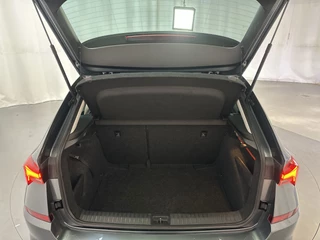 Skoda Kamiq 1.0 TSI 110pk Business Edition LED Stoelverwarming Navigatie Parkeersensoren Virtual Cockpit / 19