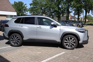 Toyota Corolla Cross 2.0 HYBRID 184PK FIRST-EDITION BLIND-SPOT EL-ACHTERKLEP LM-VELGEN KEYLESS PARK-SENSOREN STOELVERW DRAADLOOS-LADEN AD-CRUISE BLUETOOTH / 18