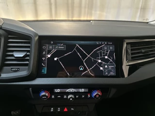 Audi A1 citycarver 25 TFSI epic Parkeersensoren Climate Control Navigatie Cruise Control / 23