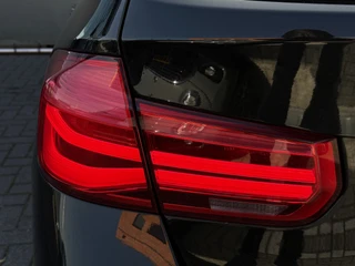 BMW 3 Serie Touring BWJ 2019 330i 252 PK High Executive M-SPORT AUTOMAAT | PANO | LEDER | STOELVERW. | NAVI | CLIMA | CRUISE | FULL LED | 19" LMV | CAMERA | PDC | / 36