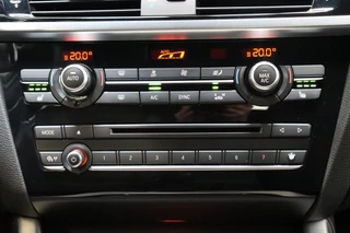 BMW X3 xDrive20i High Executive M Sport Pakket Automaat  / Navigatiesysteem Professional / Leder / Trekhaak / 18 Inch / Xenon / Stoelverwarming / Climate Control / Parkeersensoren voor+achter / Lichtpakket / Cruise Control / 25
