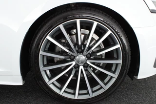 Audi A5 Cabriolet 35 TFSI 150pk S edition Nekverwarming Stoelverwarming Leder Virtual Cockpit Matrix Led 2x S-Line / 43