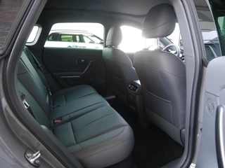 Leapmotor B05 ProMax Design 67.1 kWh | Op bestelling leverbaar | Panoramadak | Elektrisch verstelbare stoelen | Stuurwiel verwarming | Apple carplay/Android auto | Sfeerverlichting | Regensensor | Privacyglas | 19 inch lichtmetalen velgen / 15