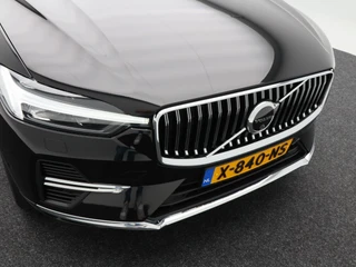 Volvo XC60 2.0 T8 455 Pk Plug-in hybrid AWD Plus Bright | Panoramadak | Trekhaak | 360° Camera | Harman Kardon | Leder | 19 Inch | 35.116 Km!! / 14