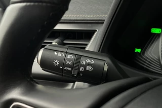 Lexus UX 250h F Sport Line | CAMERA | ADAPTIVE | KEYLESS | CARPLAY / 32