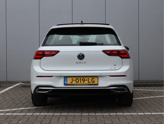 Volkswagen Golf 1.5 eTSI  | Pano | IQ.light | Winter pakket | Org. NL / 7