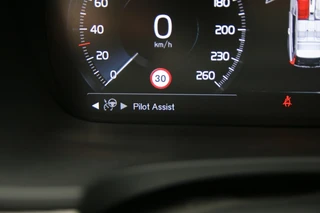 Volvo V90 2.0 T4 R Design Pano | Trekhaak | Apple carplay | Pilot assist | / 9