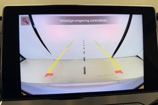 Jeep Compass 4xe 240pk Plug-in Hybrid Automaat S | Navigatie | Lederen bekleding | Achteruitrijcamera | Adapt. Cruise control | Electrische achterklep | Keyless | Zwart dak | 19" Lichtmetalen velgen / 27