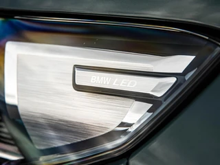 BMW iX1 eDrive20 67 kWh M Sport | SOH 100% | Trekhaak | Harman/Kardon | Keyless | LED | Camera | Navigatie | 18" / 43
