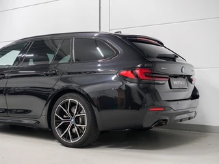 BMW 5 Serie Touring 530e xDrive M-Sport Panoramadak | Adapt. Cruise Control / 32