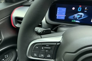 Jeep Avenger 1.2 e-Hybrid Summit Automaat | JBL Soundsystem| Navigatie | Draadloze telefoonlader | Elektrische achterklep | Camera | Keyless | Carplay / 24