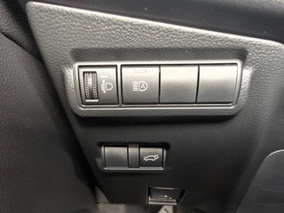 Toyota Corolla Cross 2.0 High Power Hybrid First Edition BLIND-SPOT EL-ACHTERKLEP LM-VELGEN KEYLESS PARK-SENSOREN STOELVERW DRAADLOOS-LADEN AD-CRUISE BLUETOOTH / 24