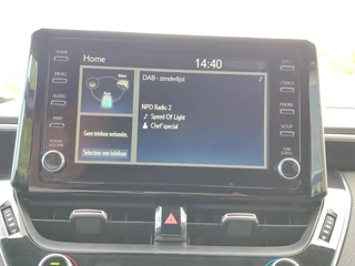 Toyota Corolla Touring Sports 1.8 Hybrid DYNAMIC STOELVERW KEYLESS 17'' LM-VELGEN CLIMA AD-CRUISE APPLE/ANDROID PRIVACY GLASS NL-AUTO CAMERA / 22