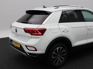 Volkswagen T-Roc 1.5 TSi 150 Pk Automaat Style | Carplay | IQ.Light LED | Panoramadak | Virtual Cockpit | Adaptive Cruise | 17 Inch / 16