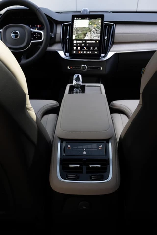 Volvo XC90 T8 Plug-in hybrid AWD MY 2027 Vanaf €76.945,- / 35