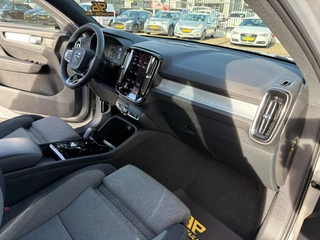 Volvo XC40 1.5 T4 Plug-in hybrid Plus Dark / Panorama-dak / Harman-Kardon / camera / stuur en stoel verwarming / 22